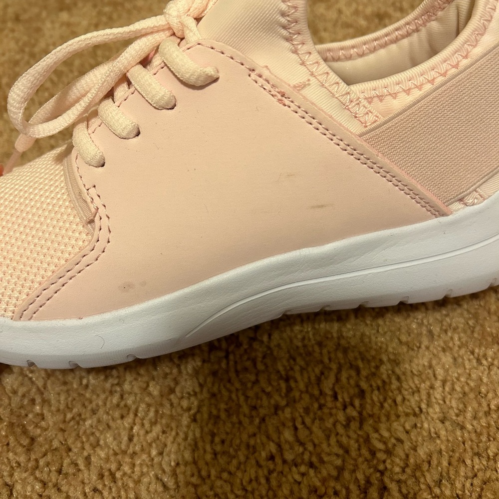 Pink running shoes - Picture 4 of 4